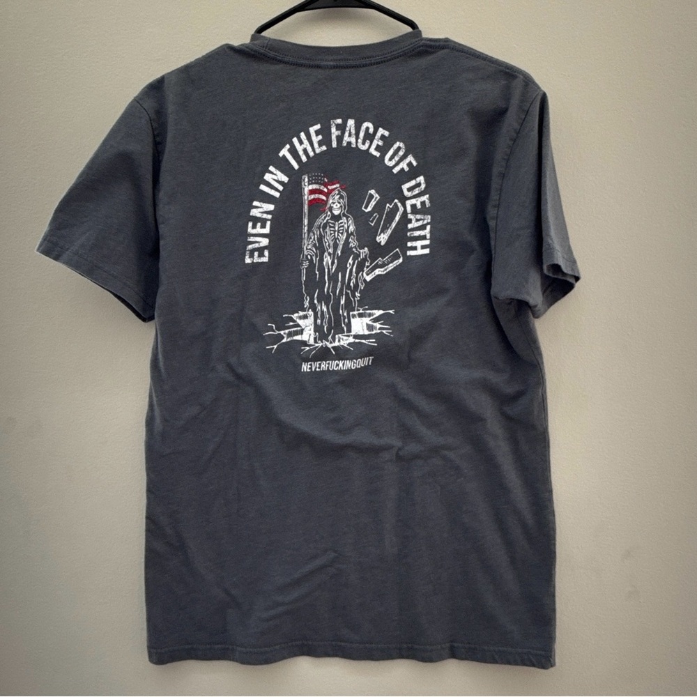 NFQ “Even In the Face of Death” Men's Graphic Motivational T-Shirt Gray (Medium)